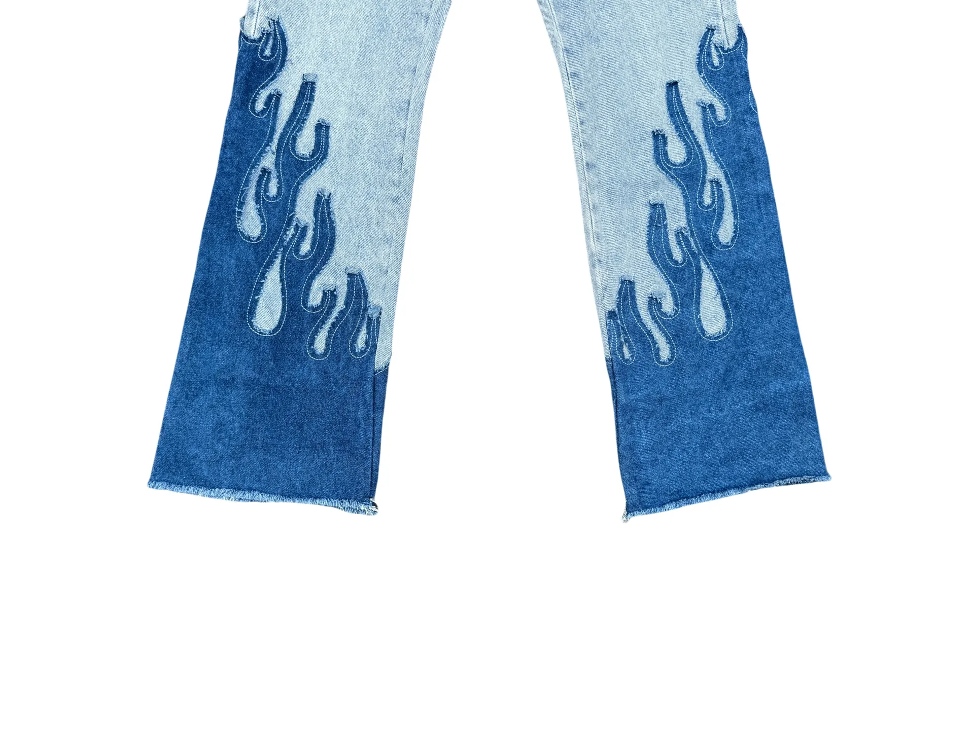 P260💰G88 GALLERY DEPT. Denim splicing flame🔥flare pants washed distressed splicing jeans GALLERY is attracted by these bell-bottom pants. Whether it is a reset of Carhartt or Levis, it has created a strong brand style. Since these pants are modified from rare vintage, the production capacity is limited. Therefore, after many icons wore them, these pants were once hard to find. Later, perhaps due to the improvement of GD's business in the past two years and the expansion of production lines, the brand itself lowered the price, so I can't wait any longer for these pants this year and will definitely buy them. During the process of the denim washing plant, the owner of the washing plant helped introduce a boss who had worked for Levi's foundry and started his own business. This also paved the way for the following styles. Therefore, Levi's remodeled single product for the base plate is really familiar. Whether it is the fabrics supplied or the lathes used in production, there is nothing to choose from. -Color: blue -Size: S-XXL (corresponding to 28-36)